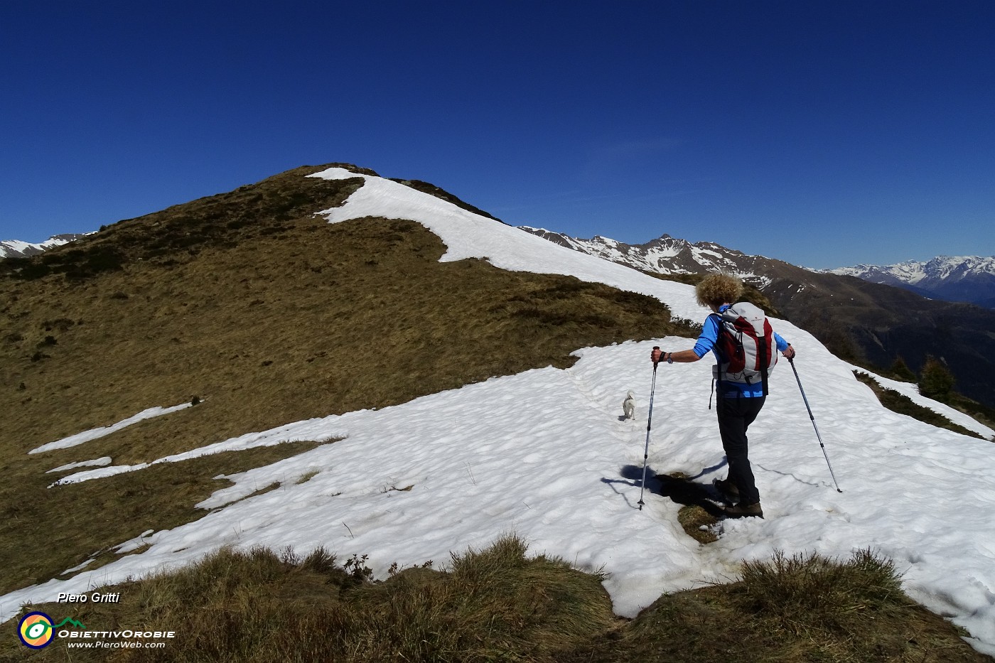 40 Dall'anticima in cresta verso la cima.JPG